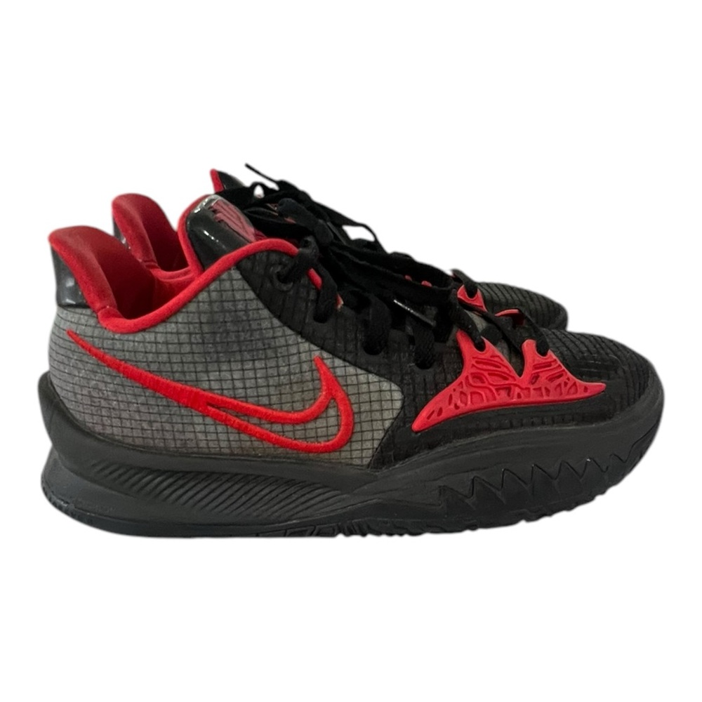 Nike Kyrie Low 4 Men’s Size 7 Bred Black University Red Basketball CW3985-006 - Picture 3 of 10
